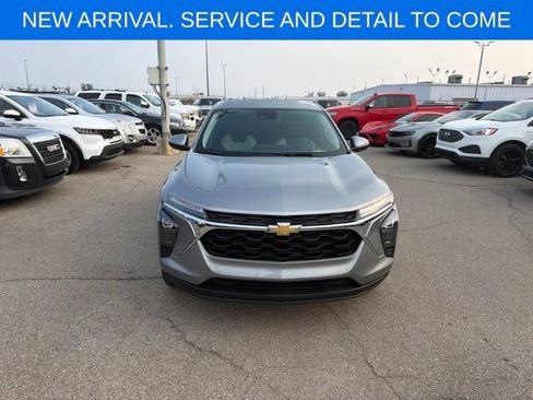 Used 2024 Chevrolet Trax LS w/ LS Convenience Package FWD image 3
