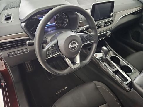 Used 2023 Nissan Altima 2.5 SV image 2