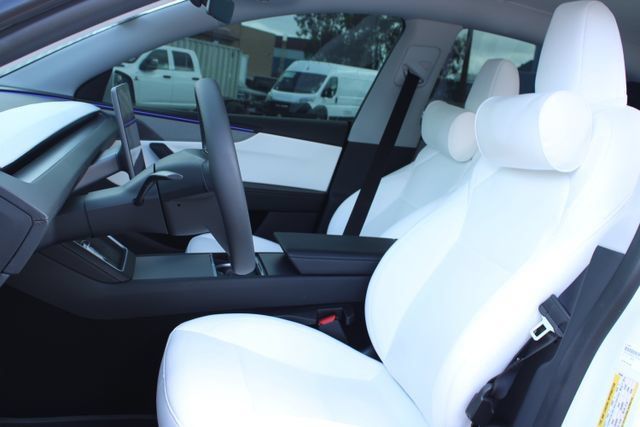 Used 2026 Tesla Model Y 2WD image 24