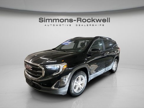 Used 2021 GMC Terrain SLE w/ Driver Convenience Package image 2