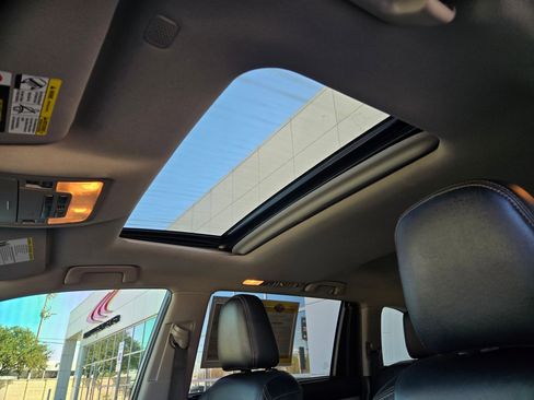 Used 2019 Toyota Highlander XLE image 14