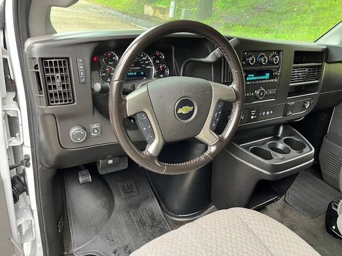 Used 2018 Chevrolet Express 2500 LT w/ LT Preferred Equipment Group RWD image 10