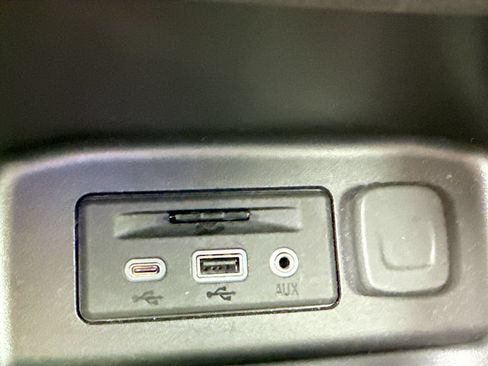 Used 2022 Chevrolet Equinox RS w/ RS Leather Package FWD image 18