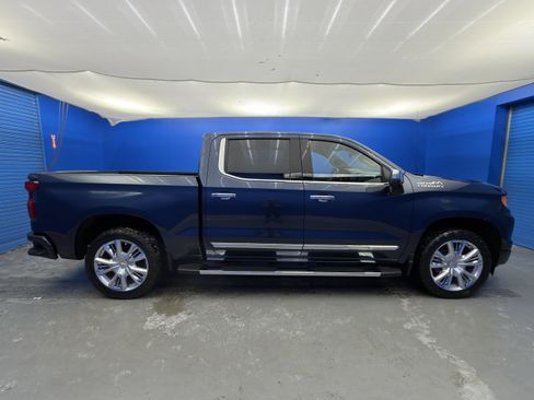 Used 2023 Chevrolet Silverado 1500 High Country w/ High Country Premium Package image 8