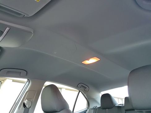 Certified 2020 Toyota Camry LE w/ Convenience Package image 32