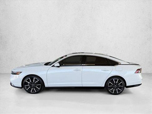 Used 2024 Honda Accord Touring image 2