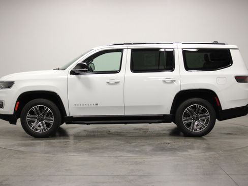 Used 2025 Jeep Wagoneer Series II AWD/4WD image 5