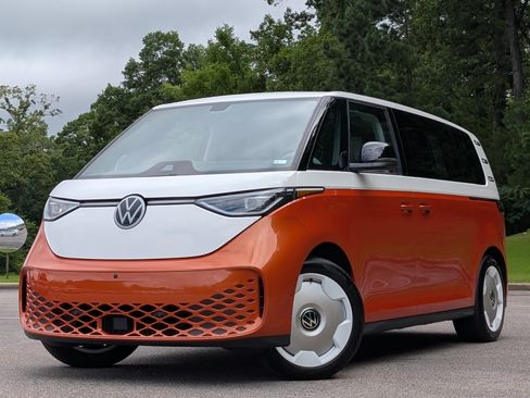 Used 2025 Volkswagen ID. Buzz 1st Edition RWD image 4