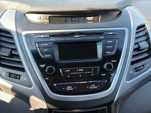 Used 2015 Hyundai Elantra SE FWD image 17