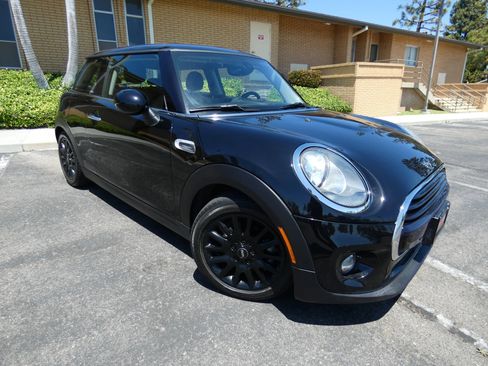Used 2018 MINI Cooper 2-Door Hardtop FWD image 5