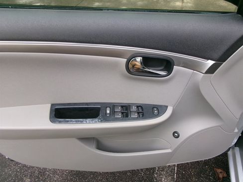 Used 2009 Saturn Aura XR image 11