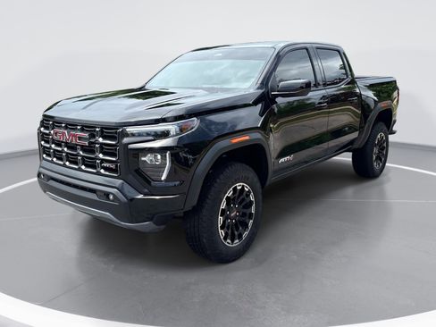 Certified 2026 GMC Canyon AT4 w/ AT4 Premium Package AWD/4WD image 3