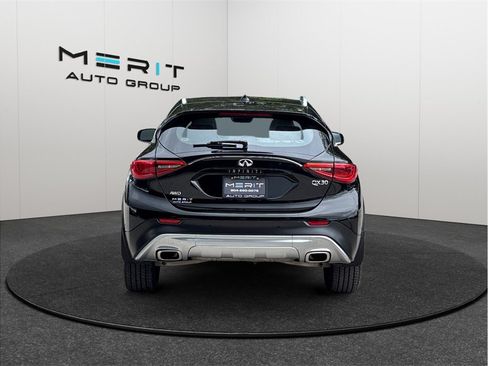 Used 2017 INFINITI QX30 Premium w/ Technology Package AWD/4WD image 8