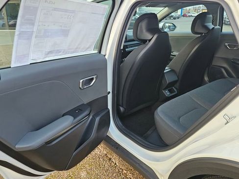 New 2025 Kia K4 LXS image 13