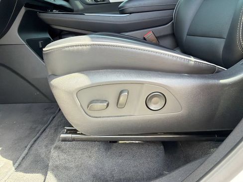 Used 2025 Buick Enclave Preferred FWD image 30