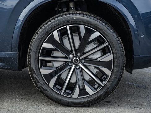 New 2026 Volvo XC90 B6 Plus w/ Protection Package Premier image 17