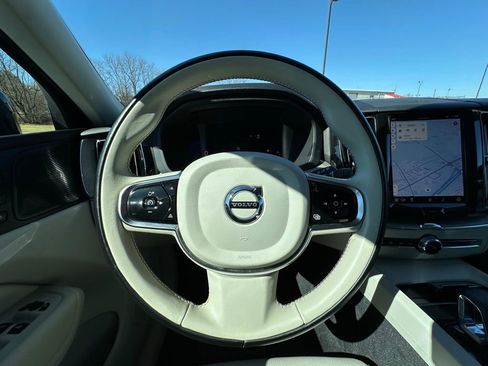 Used 2023 Volvo XC60 B5 Plus w/ Protection Package Premier image 8