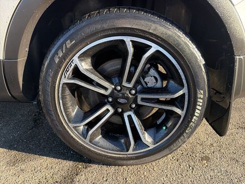 Used 2013 Ford Explorer Sport image 3