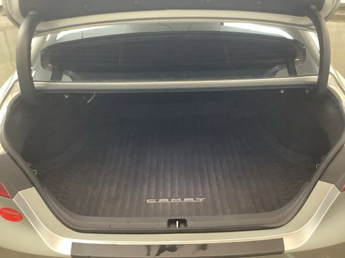 Used 2022 Toyota Camry SE image 8