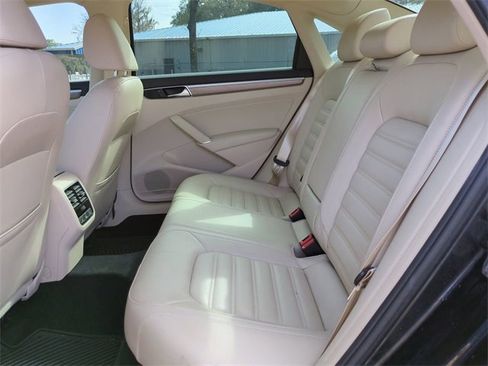 Used 2017 Volkswagen Passat 1.8T SEL Premium image 13