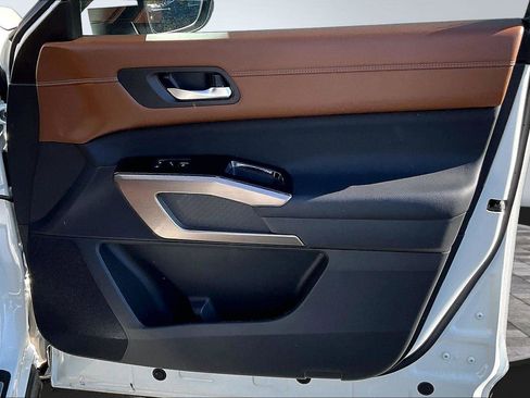 Certified 2024 Nissan Pathfinder Platinum AWD/4WD image 23