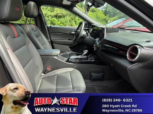 Used 2025 Chevrolet Trax RS w/ Sunroof Package FWD image 27