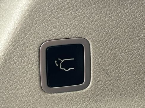 Used 2018 Chrysler Pacifica Touring-L w/ Advanced Safetytec Group FWD image 10