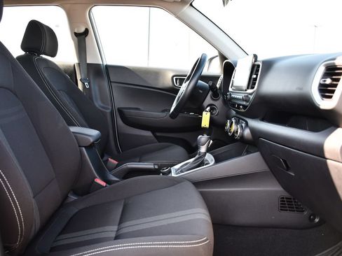 Used 2022 Hyundai Venue SEL FWD image 32