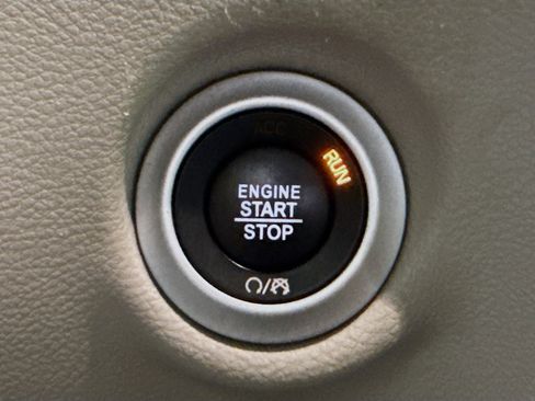 Used 2022 Chrysler Voyager LX FWD image 21