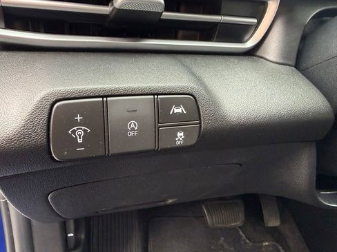 Used 2023 Hyundai Elantra SE w/ Preferred Accessory Package FWD image 15