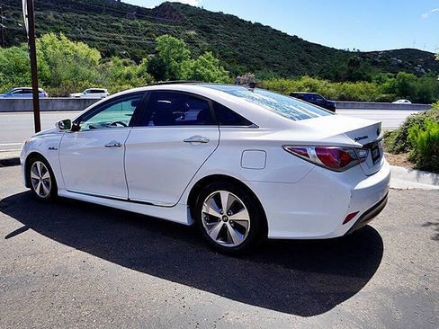 Used 2012 Hyundai Sonata Hybrid w/ Ultimate Pkg image 8