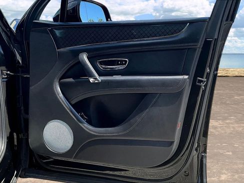Used 2020 Bentley Bentayga AWD/4WD image 29