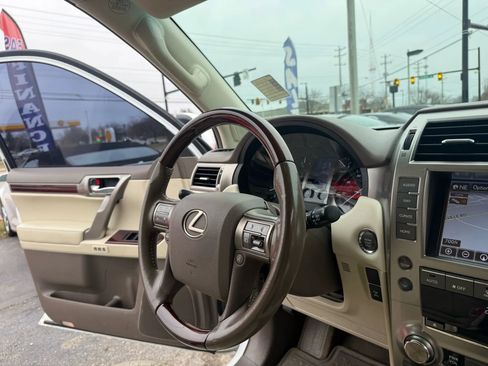 Used 2015 Lexus GX 460 w/ Premium Package image 25