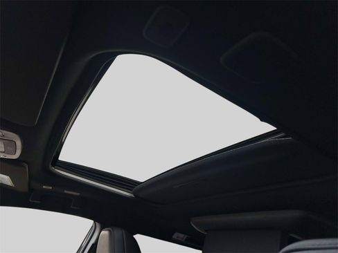 Used 2025 Toyota Sienna Platinum image 26