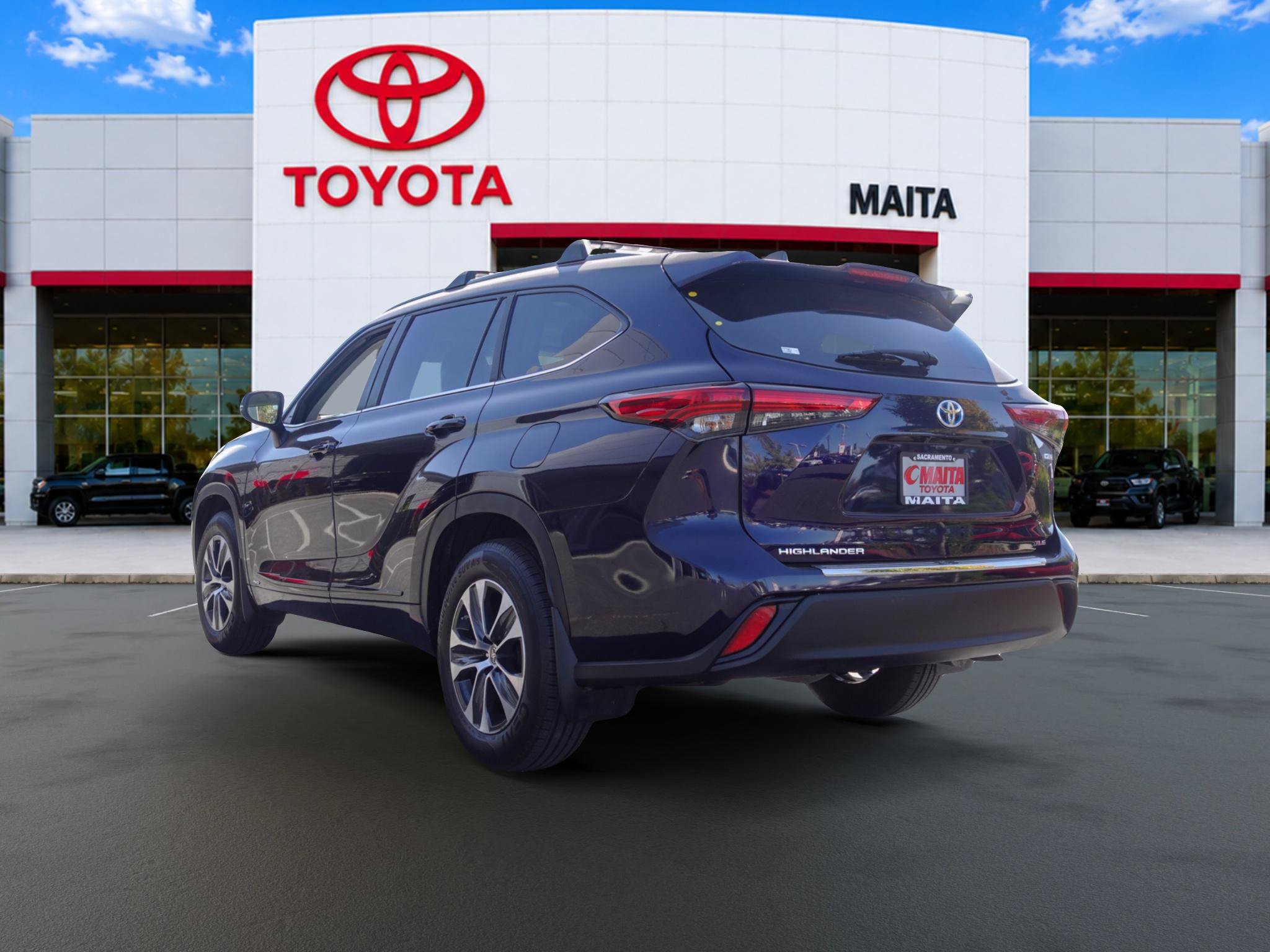 Used 2023 Toyota Highlander XLE w/ Protection Package #3 (TMS) AWD/4WD image 5