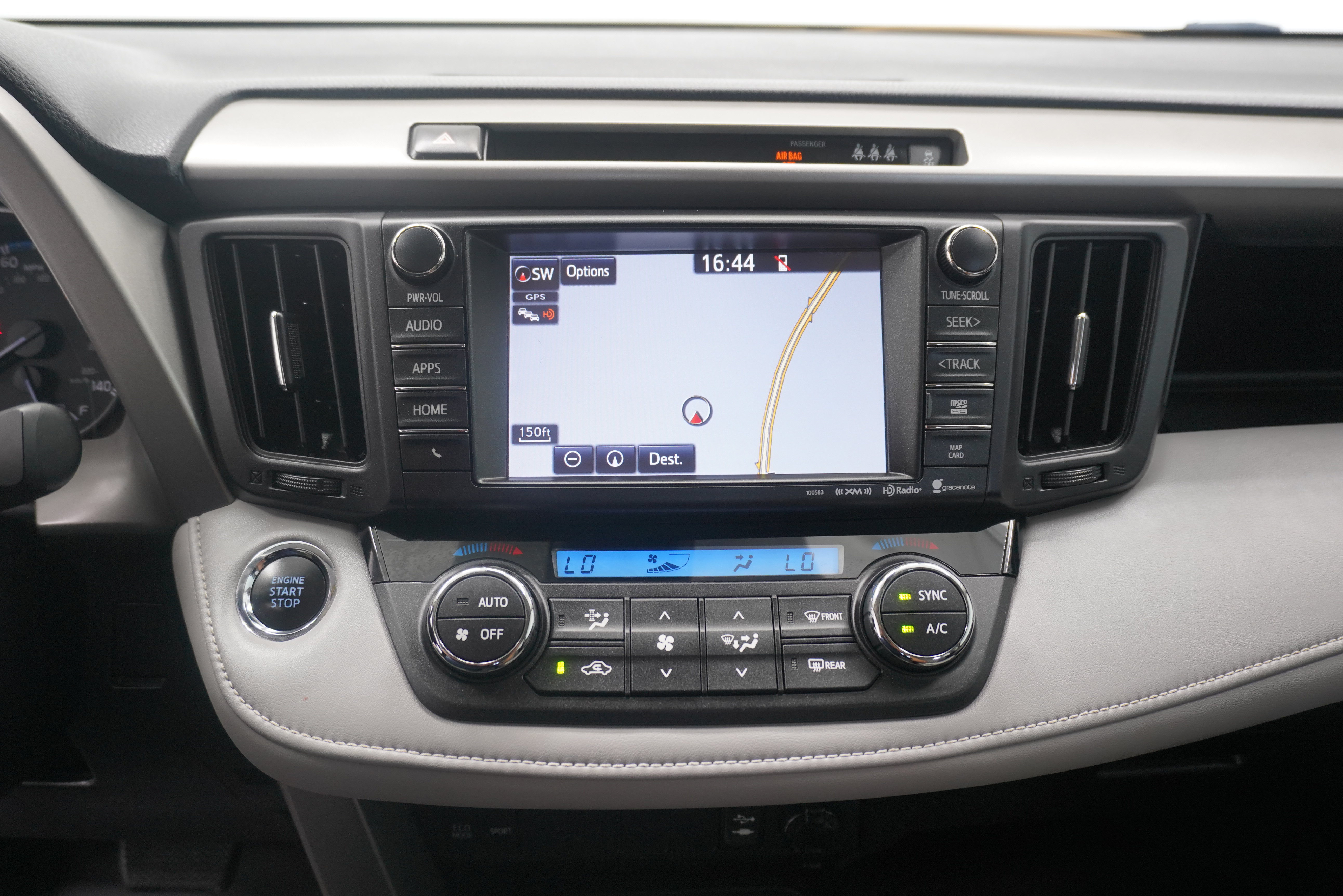 Used 2018 Toyota RAV4 XLE FWD image 17