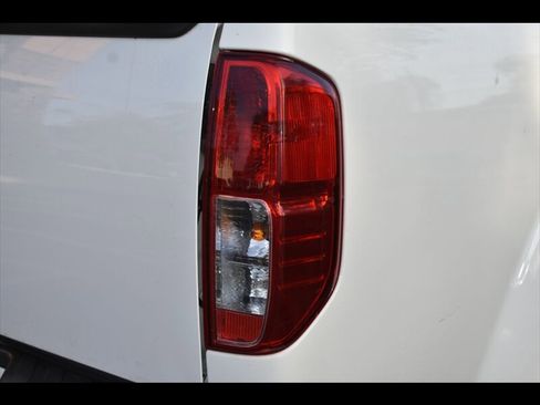 Used 2019 Nissan Frontier S image 41