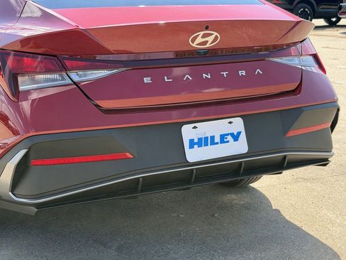 New 2025 Hyundai Elantra SE image 6