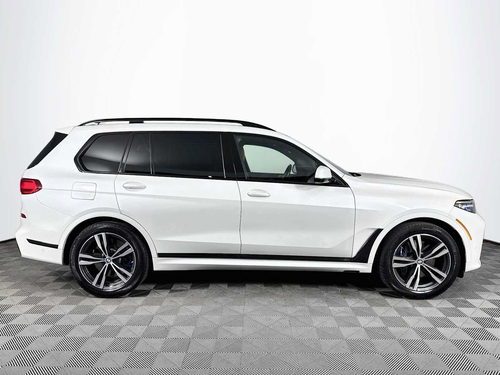 Used 2020 BMW X7 M50i AWD/4WD image 4