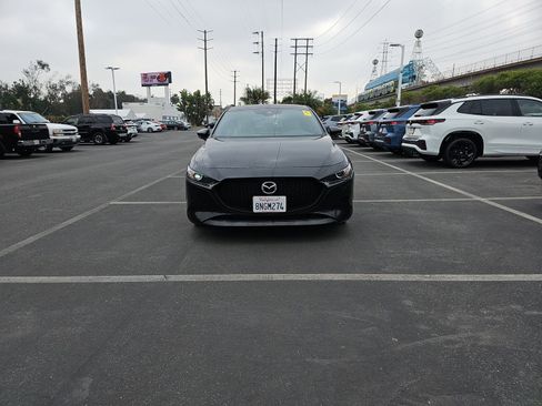 Used 2019 MAZDA MAZDA3 Hatchback w/ Preferred Package image 2