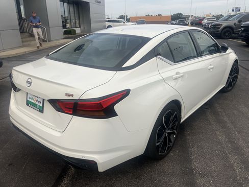 Used 2024 Nissan Altima 2.5 SR FWD image 7