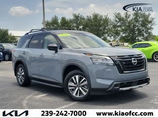Used 2024 Nissan Pathfinder SL w/ Black Appearance Package FWD video 1