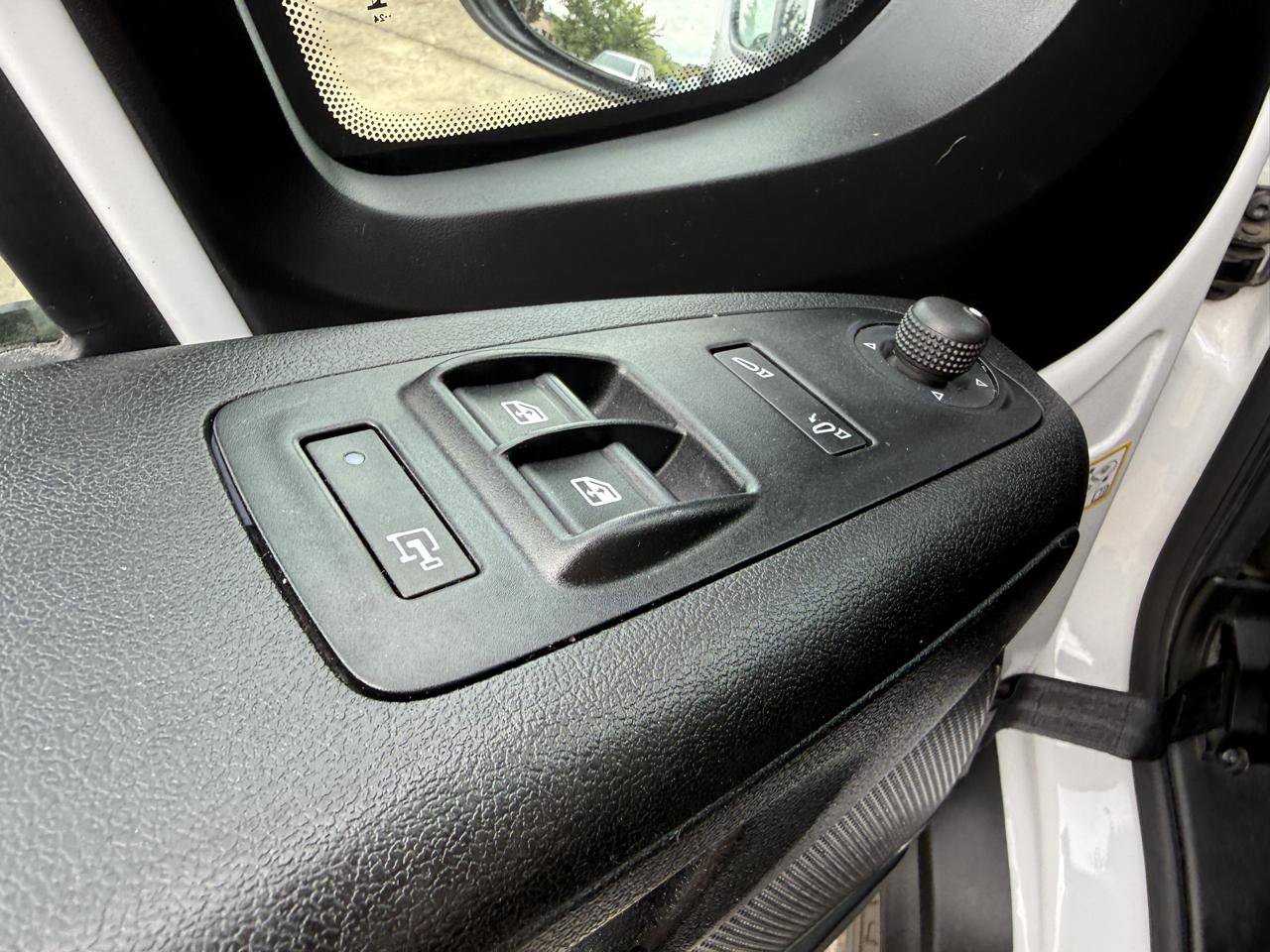 Used 2024 RAM ProMaster 2500 w/ Convenience Group FWD image 14