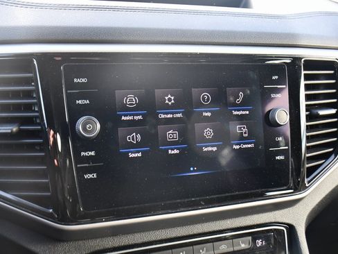 Used 2022 Volkswagen Atlas Cross Sport SE image 25