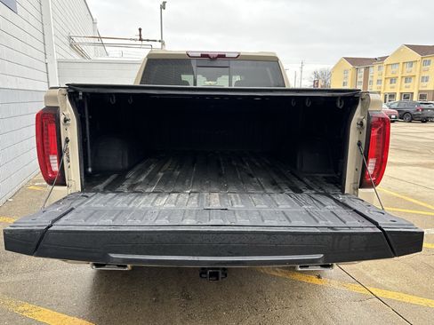 Used 2023 GMC Sierra 1500 AT4 w/ Technology Package image 10