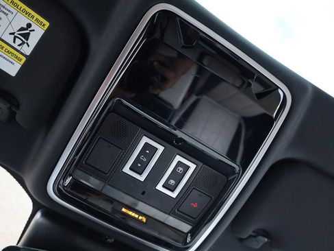 Used 2019 Land Rover Range Rover Velar R-Dynamic SE image 37