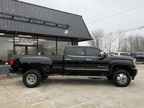 Used 2018 GMC Sierra 3500 Denali w/ Duramax Plus Package image 15