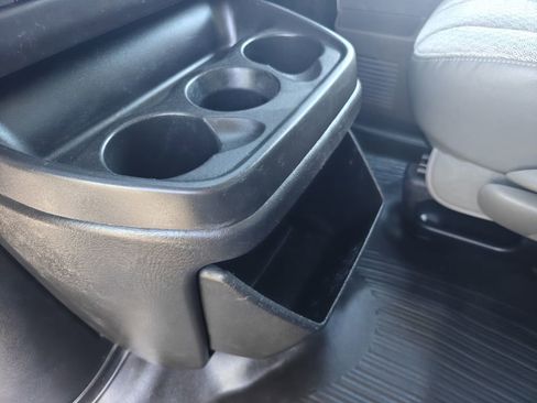 Used 2016 Chevrolet Express 2500 image 18