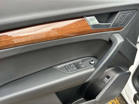 Used 2023 Audi Q5 2.0T Premium w/ Convenience Package image 16