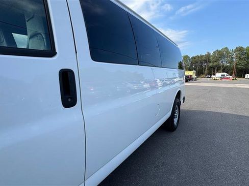 Used 2017 Chevrolet Express 3500 LS RWD image 13